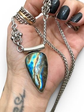 Handmade natural flash iridescent labradorite stone maille Celtic knot necklace